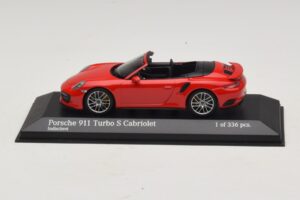 Porsche 911 991.1 Turbo S Cabriolet Rood Minichamps 1:43 410067180 Metaal