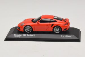 Porsche 911 991.1 Turbo S Oranje Minichamps 1:43 410067171 Metaal