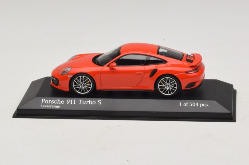 Porsche 911 991.1 Turbo S Oranje Minichamps 1:43 410067171 Metaal