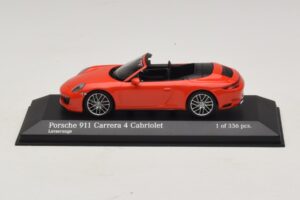 Porsche 911 991.2 Carrera 4 Cabriolet Oranje Minichamps 1:43 410067231 Metaal
