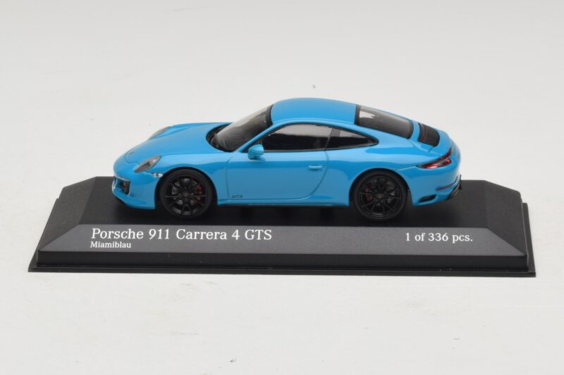 Porsche 911 991.2 Carrera 4 GTS Miami Blue Minichamps 1:43 410067322 Metaal