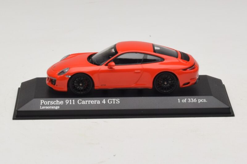 Porsche 911 991.2 Carrera 4 GTS Oranje Minichamps 1:43 410067321 Metaal