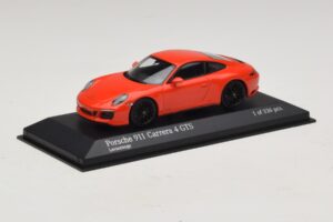 Porsche 911 991.2 Carrera 4 GTS Oranje Minichamps 1:43 410067321 Metaal — afbeelding 2 van 5