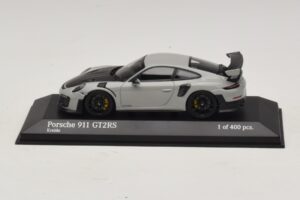 Porsche 911 991.2 GT2 RS Chalk Minichamps 1:43 410067237 Metaal