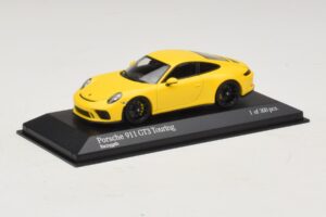 Porsche 911 991.2 GT3 Touring Geel Minichamps 1:43 410067421 Metaal — afbeelding 2 van 5