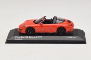 Porsche 911 991 Targa 4 GTS Oranje Minichamps 1:43 410067341 Metaal