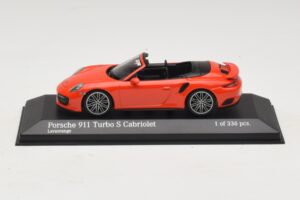 Porsche 911 991 Turbo S Cabriolet Oranje Minichamps 1:43 410067181 Metaal