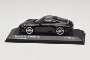 Porsche 911 992 Carrera 4S Zwart Metallic Minichamps 1:43 410069320 Metaal