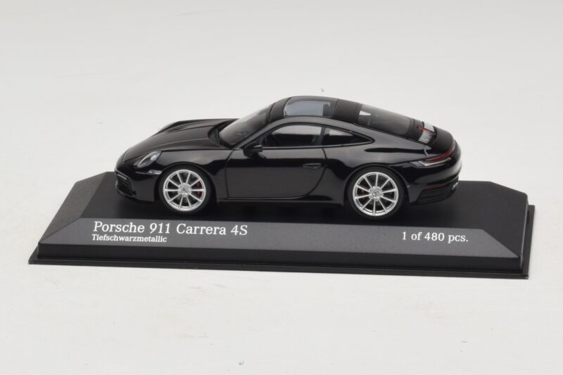Porsche 911 992 Carrera 4S Zwart Metallic Minichamps 1:43 410069320 Metaal