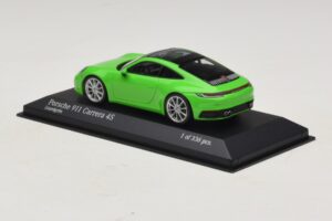 Porsche 911 992 Carrera 4S Groen Minichamps 1:43 410069322 Metaal — afbeelding 3 van 5