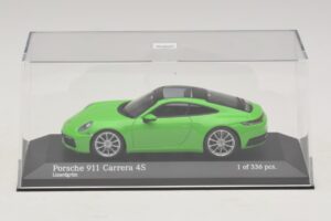Porsche 911 992 Carrera 4S Groen Minichamps 1:43 410069322 Metaal — afbeelding 4 van 5