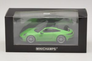 Porsche 911 992 Carrera 4S Groen Minichamps 1:43 410069322 Metaal — afbeelding 5 van 5