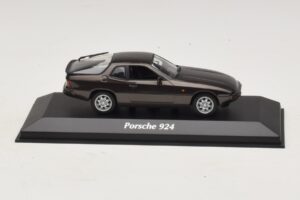 Porsche 924 Bruin Metallic Maxichamps 1:43 940062121 Metaal