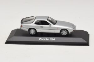 Porsche 924 Zilver Maxichamps 1:43 940062120 Metaal