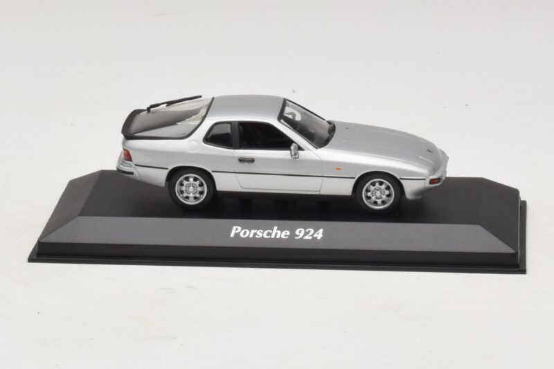 Porsche 924 Zilver Maxichamps 1:43 940062120 Metaal