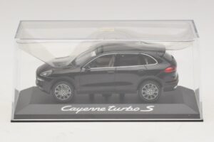 Porsche Cayenne 958 Turbo S Zwart Minichamps 1:43 WAP0200220E Metaal — afbeelding 4 van 5