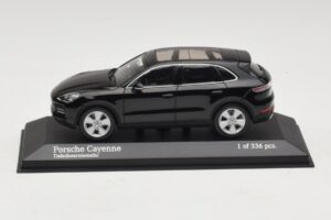 Porsche Cayenne Zwart Metallic Minichamps 1:43 410066301 Metaal