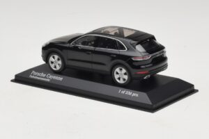 Porsche Cayenne Zwart Metallic Minichamps 1:43 410066301 Metaal — afbeelding 3 van 5