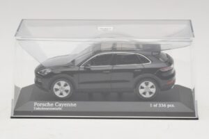 Porsche Cayenne Zwart Metallic Minichamps 1:43 410066301 Metaal — afbeelding 4 van 5