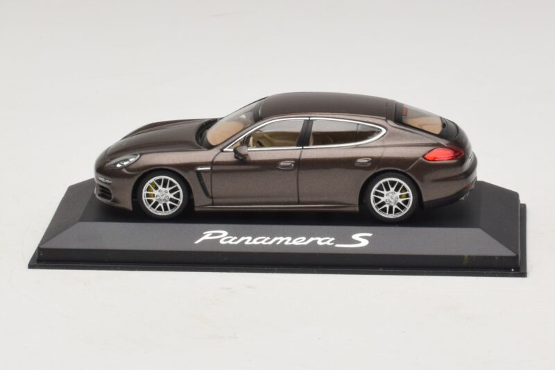 Porsche Panamera 970 S Bruin Metallic Minichamps 1:43 WAP0203400E Metaal