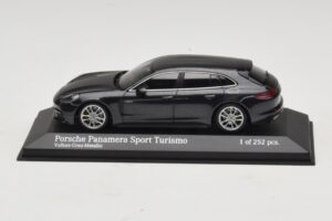 Porsche Panamera 971 4 E-Hybrid Sport Turismo Grijs Minichamps 1:43 410066112 Metaal