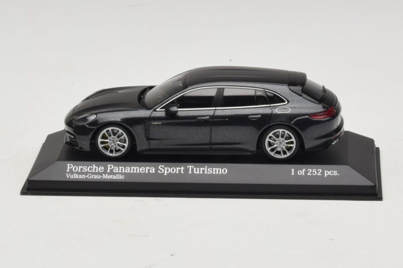 Porsche Panamera 971 4 E-Hybrid Sport Turismo Grijs Minichamps 1:43 410066112 Metaal