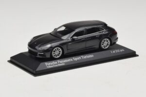 Porsche Panamera 971 4 E-Hybrid Sport Turismo Grijs Minichamps 1:43 410066112 Metaal — afbeelding 2 van 5