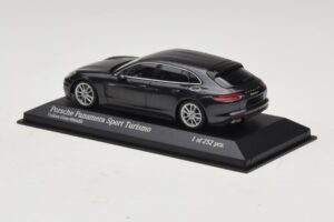 Porsche Panamera 971 4 E-Hybrid Sport Turismo Grijs Minichamps 1:43 410066112 Metaal — afbeelding 3 van 5