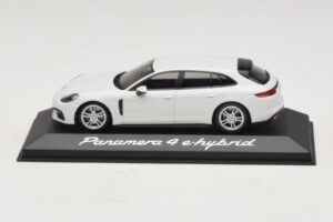 Porsche Panamera 971 4 E-Hybrid Wit Minichamps 1:43 WAP0207620H Metaal