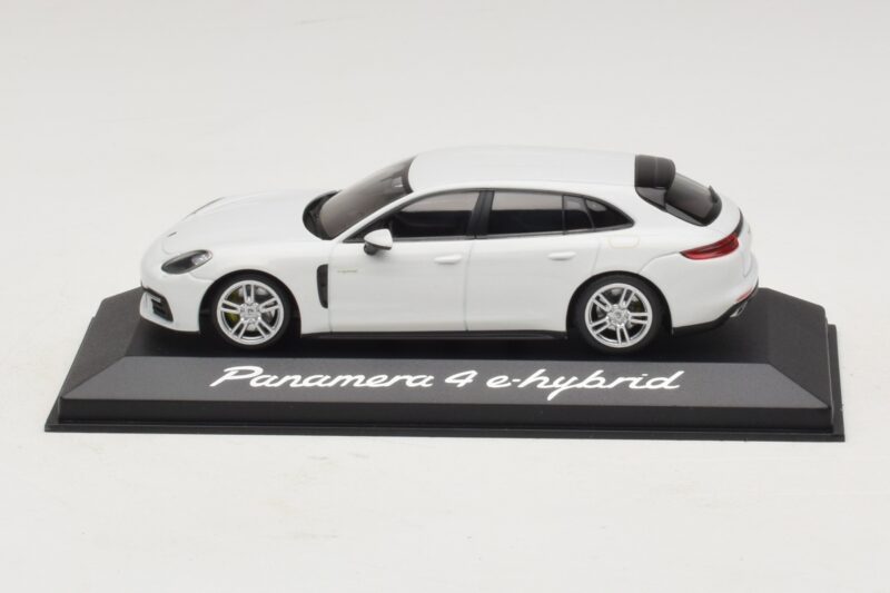 Porsche Panamera 971 4 E-Hybrid Wit Minichamps 1:43 WAP0207620H Metaal