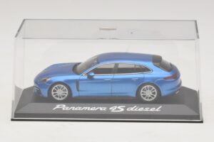 Porsche Panamera 971 4S Diesel Blauw Metallic Minichamps 1:43 WAP0207600H Metaal — afbeelding 4 van 5
