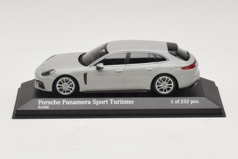 Porsche Panamera 971 Sport Turismo 4E-Hybrid Grijs Minichamps 1:43 410066114 Metaal