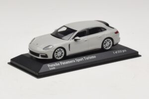 Porsche Panamera 971 Sport Turismo 4E-Hybrid Grijs Minichamps 1:43 410066114 Metaal — afbeelding 2 van 5