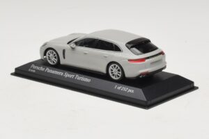 Porsche Panamera 971 Sport Turismo 4E-Hybrid Grijs Minichamps 1:43 410066114 Metaal — afbeelding 3 van 5