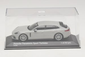 Porsche Panamera 971 Sport Turismo 4E-Hybrid Grijs Minichamps 1:43 410066114 Metaal — afbeelding 4 van 5