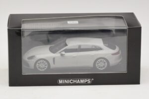 Porsche Panamera 971 Sport Turismo 4E-Hybrid Grijs Minichamps 1:43 410066114 Metaal — afbeelding 5 van 5