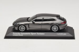 Porsche Panamera 971 Sport Turismo 4S Grijs Minichamps 1:43 410066111 Metaal
