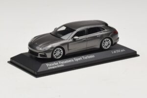 Porsche Panamera 971 Sport Turismo 4S Grijs Minichamps 1:43 410066111 Metaal — afbeelding 2 van 5