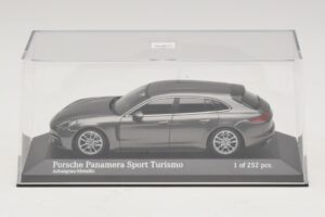 Porsche Panamera 971 Sport Turismo 4S Grijs Minichamps 1:43 410066111 Metaal — afbeelding 4 van 5
