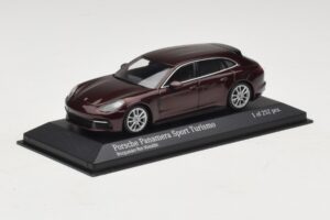 Porsche Panamera 971 Sport Turismo 4S Rood Minichamps 1:43 410066110 Metaal — afbeelding 2 van 5