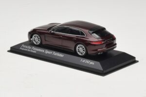 Porsche Panamera 971 Sport Turismo 4S Rood Minichamps 1:43 410066110 Metaal — afbeelding 3 van 5