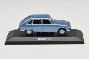 Renault 16 Lichtblauw Metallic Maxichamps 1:43 Renault 16 Lichtblauw Metallic Maxichamps 1:43 940113100 Metaal