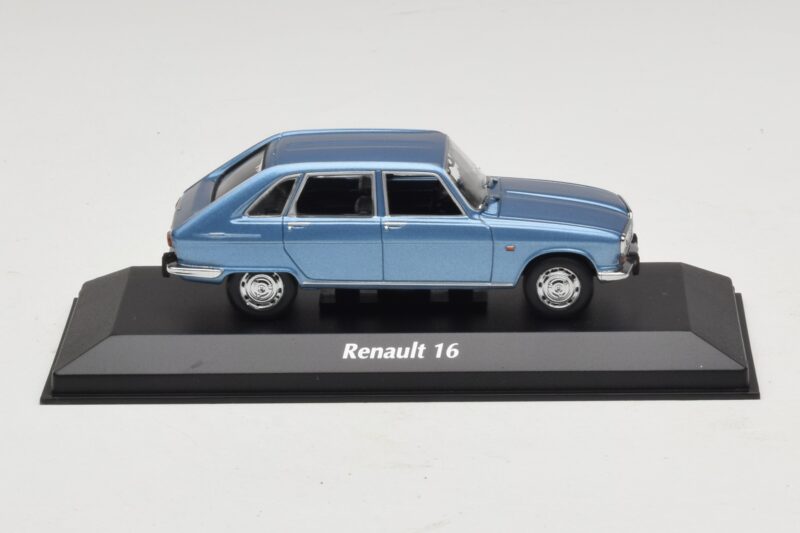 Renault 16 Lichtblauw Metallic Maxichamps 1:43 940113100 Metaal