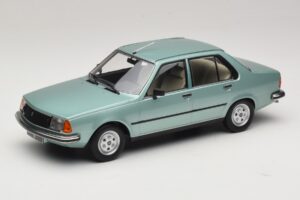 Renault 18 Lichtgroen MCG 1:18 MCG18596 Metaal