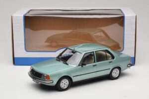 Renault 18 Lichtgroen MCG 1:18 MCG18596 Metaal — afbeelding 6 van 6