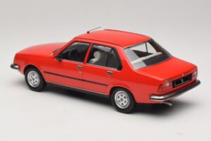 Renault 18 Rood MCG 1:18 MCG18595 Metaal — afbeelding 5 van 6