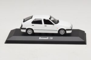 Renault 19 Wit Maxichamps 1:43 940113700 Metaal