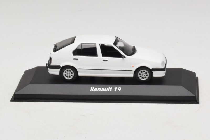 Renault 19 Wit Maxichamps 1:43 940113700 Metaal