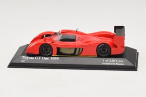Toyota GT-One TS020 Street Rood Minichamps 1:43 433991603 Metaal