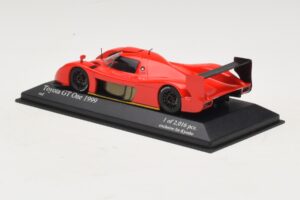 Toyota GT-One TS020 Street Rood Minichamps 1:43 433991603 Metaal — afbeelding 3 van 5